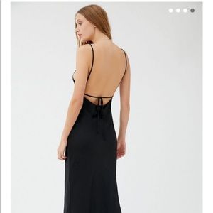 UO BEAUTIFUL MIDI DRESS ! Brand new with tag MED